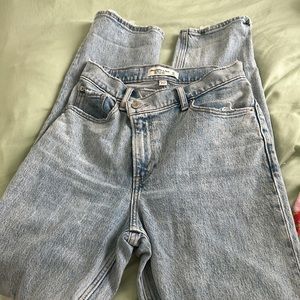 Abercrombie & Fitch Ultra High Rise 90s Straight Light Criss-cross Jeans